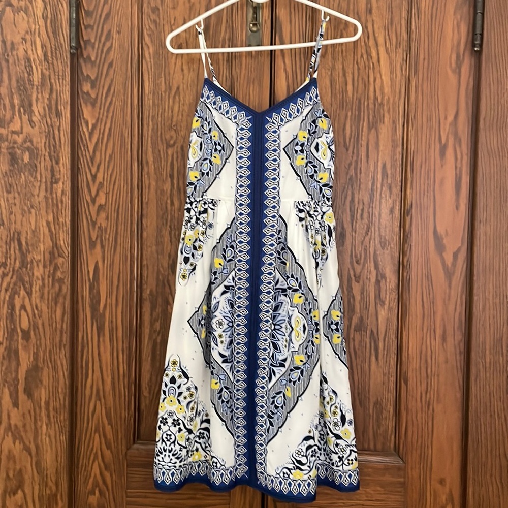 Banana Republic v neck floral pattern dress
